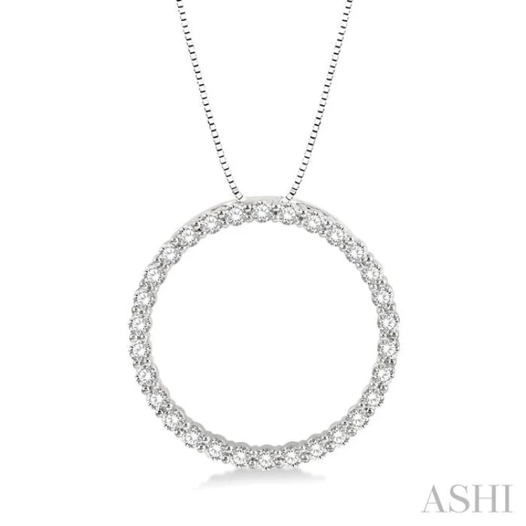 1 Ctw Round Cut Diamond Circle of Love Pendant with Chain in 14K White Gold