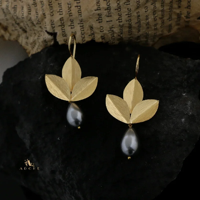 3 Fold Leaf Shell Pearl Drop