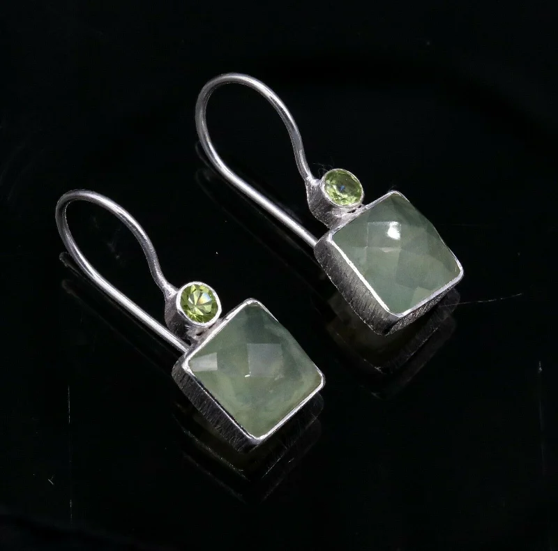 Traditional style stone 925 sterling silver quartz gifting hoop earring s322